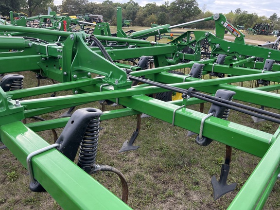 2022 John Deere 2230 Field Cultivator