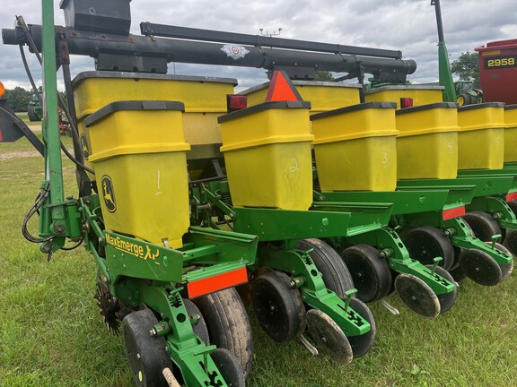 2006 John Deere 1750 Planter