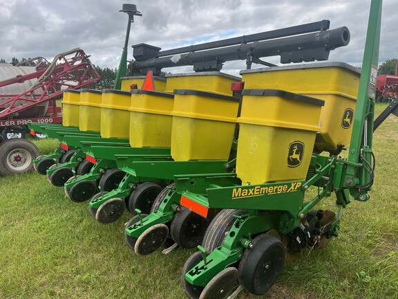 2006 John Deere 1750 Planter