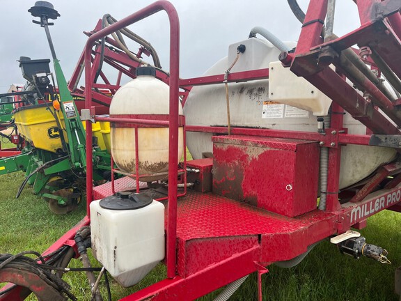 1999 Miller Pro 1000 Sprayer