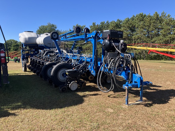 2015 Kinze 4900 Planter