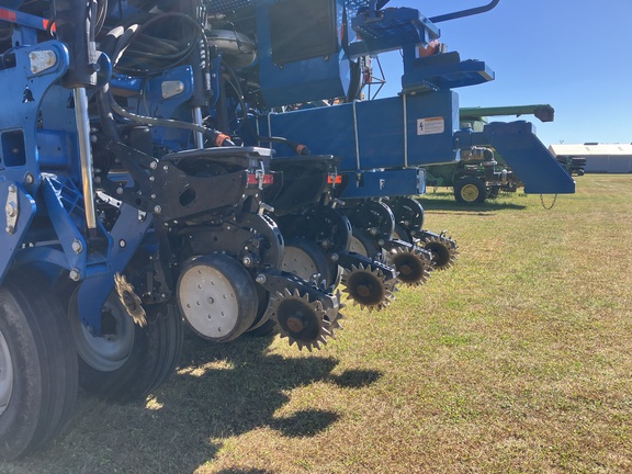 2015 Kinze 4900 Planter