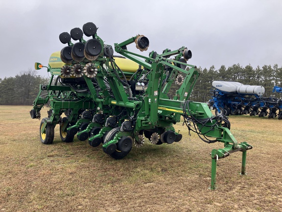 2008 John Deere 1790 Planter