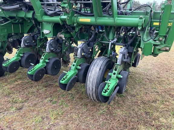 2008 John Deere 1790 Planter