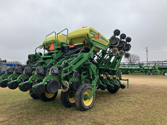 2008 John Deere 1790 Planter