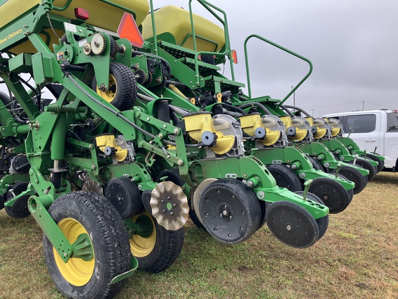 2008 John Deere 1790 Planter