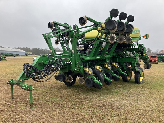 2008 John Deere 1790 Planter