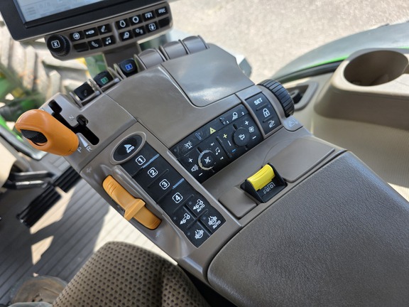 2014 John Deere 8370R Tractor