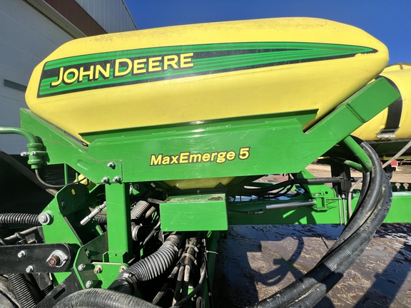 2015 John Deere 1775NT Planter