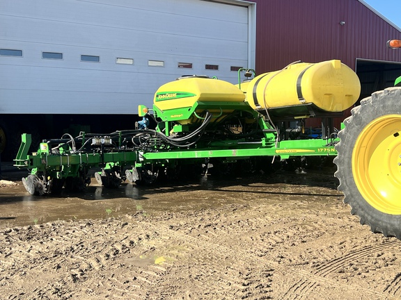 2015 John Deere 1775NT Planter