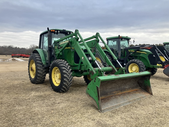 2002 John Deere 7320 Tractor