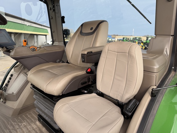 2025 John Deere 8R 250 Tractor