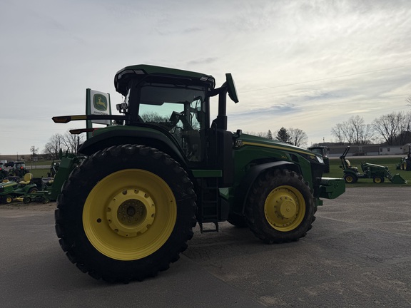 2025 John Deere 8R 250 Tractor