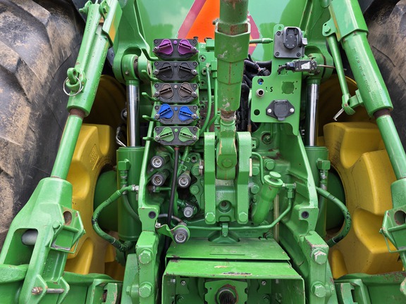 2014 John Deere 8370R Tractor