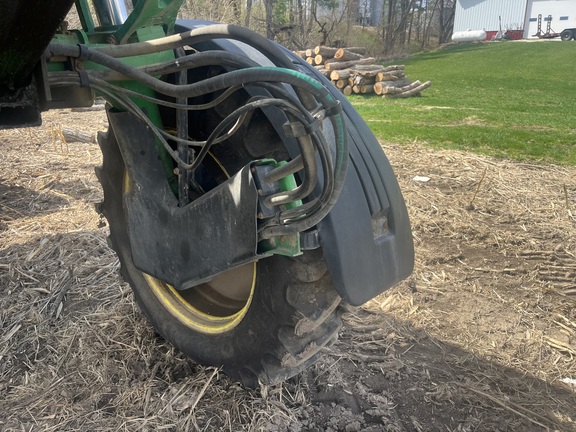1998 John Deere 4700 Sprayer/High Clearance