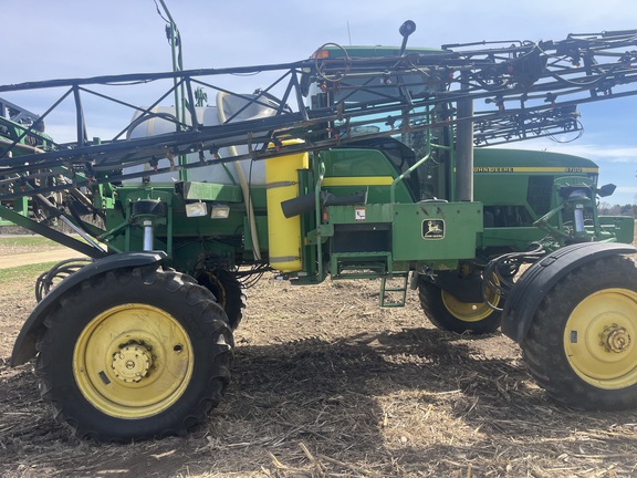 1998 John Deere 4700 Sprayer/High Clearance