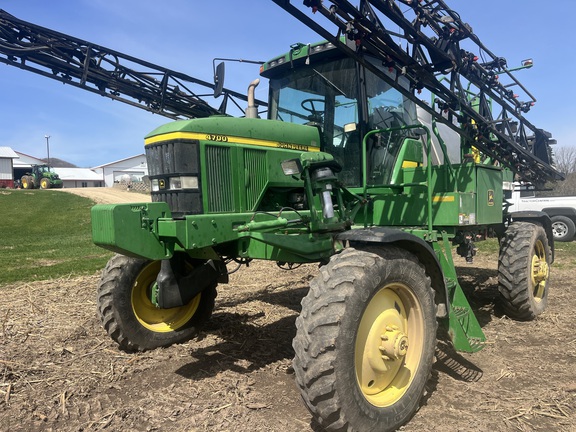 1998 John Deere 4700 Sprayer/High Clearance