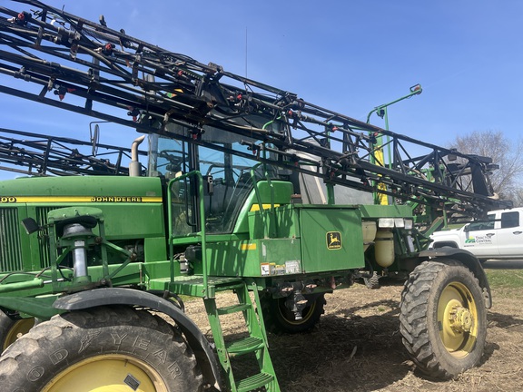 1998 John Deere 4700 Sprayer/High Clearance