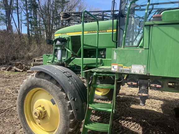 1998 John Deere 4700 Sprayer/High Clearance
