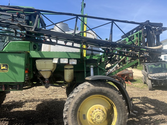 1998 John Deere 4700 Sprayer/High Clearance