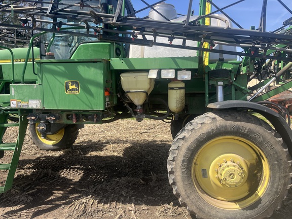 1998 John Deere 4700 Sprayer/High Clearance