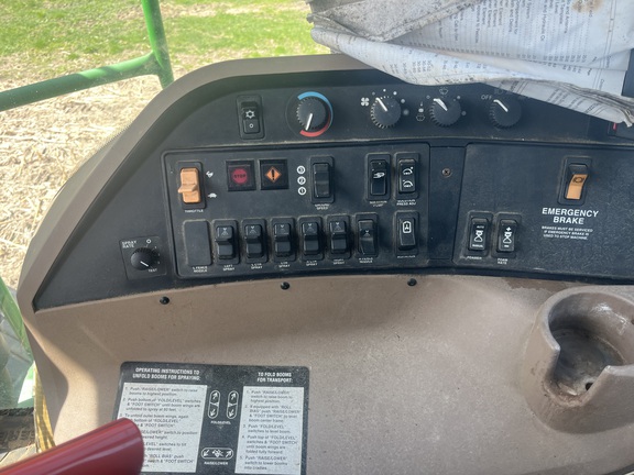 1998 John Deere 4700 Sprayer/High Clearance