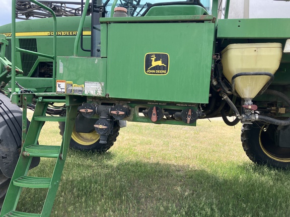 1998 John Deere 4700 Sprayer/High Clearance