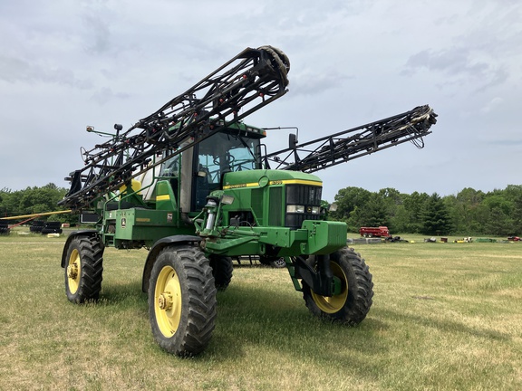 1998 John Deere 4700 Sprayer/High Clearance