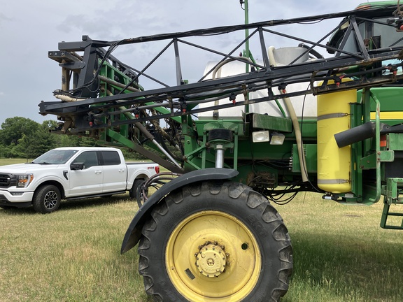 1998 John Deere 4700 Sprayer/High Clearance
