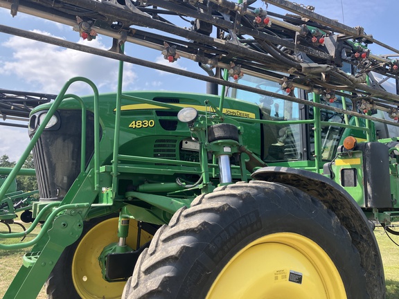 2011 John Deere 4830 Sprayer/High Clearance