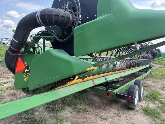 1998 John Deere 930 Header Combine
