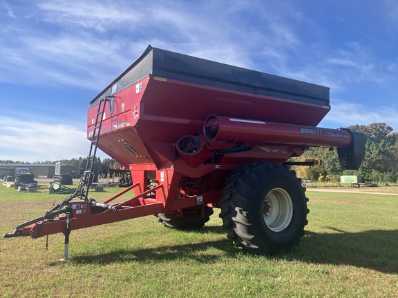 2011 Brent 782 Grain Cart