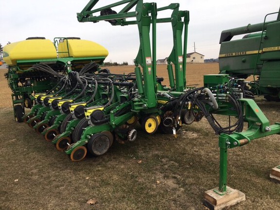 2017 John Deere 1775NT Planter