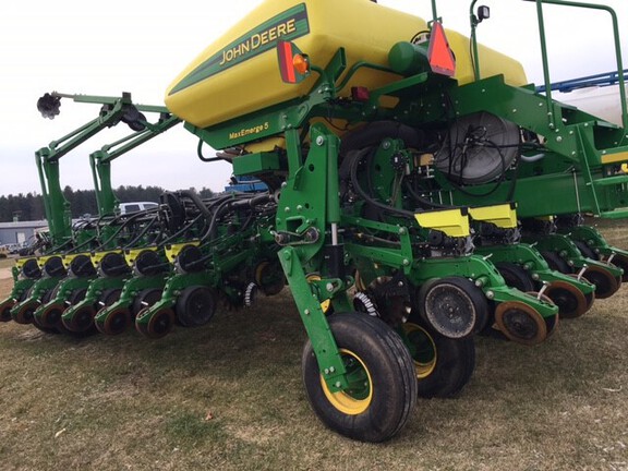 2017 John Deere 1775NT Planter