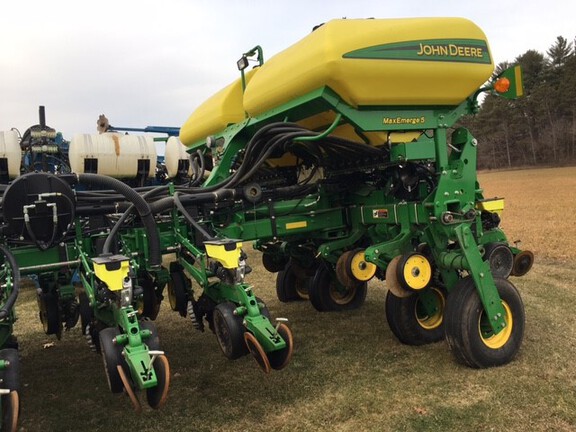 2017 John Deere 1775NT Planter