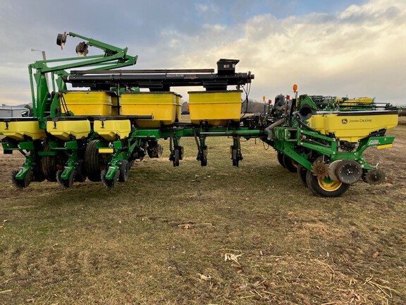 2015 John Deere 1775 Planter