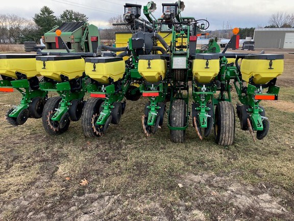 2015 John Deere 1775 Planter