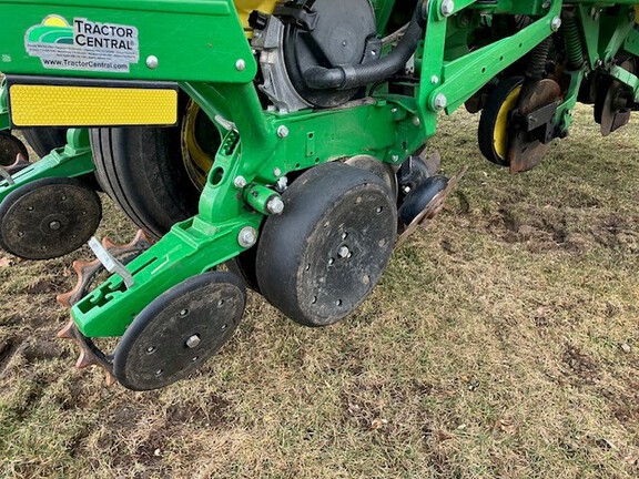 2015 John Deere 1775 Planter