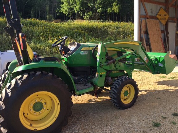 2015 John Deere 3039R Tractor Compact