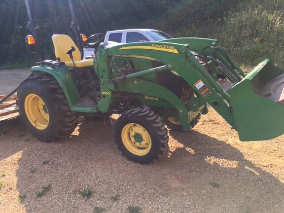 2015 John Deere 3039R Tractor Compact