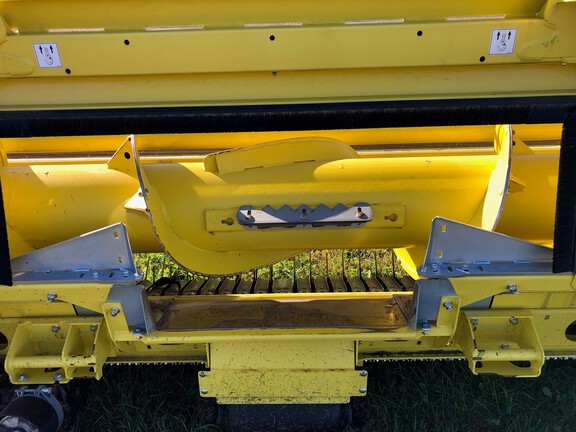 2022 John Deere 649 Header Forage