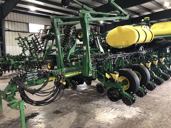 2013 John Deere 1770NT CCS Planter