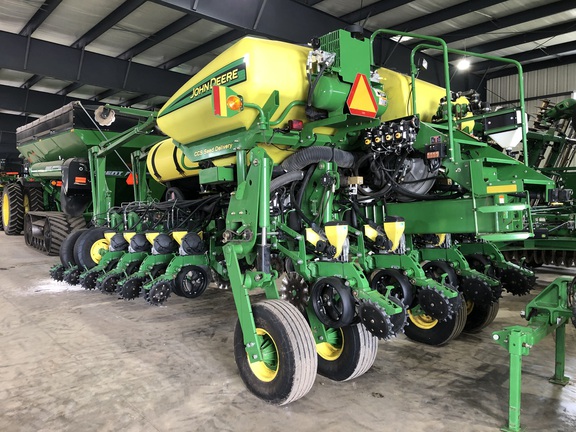 2013 John Deere 1770NT CCS Planter