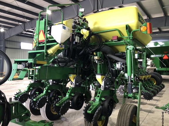 2013 John Deere 1770NT CCS Planter