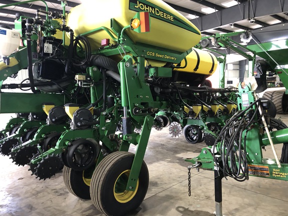 2013 John Deere 1770NT CCS Planter