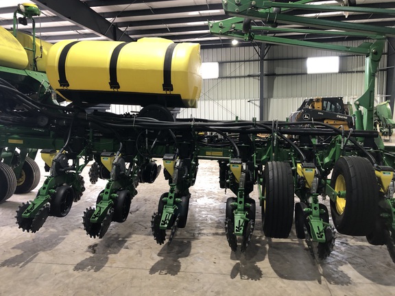 2013 John Deere 1770NT CCS Planter