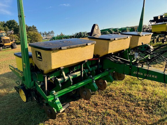 1993 John Deere 7200 Planter