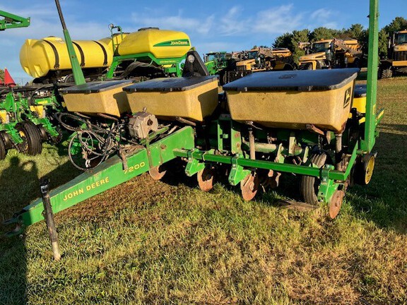 1993 John Deere 7200 Planter