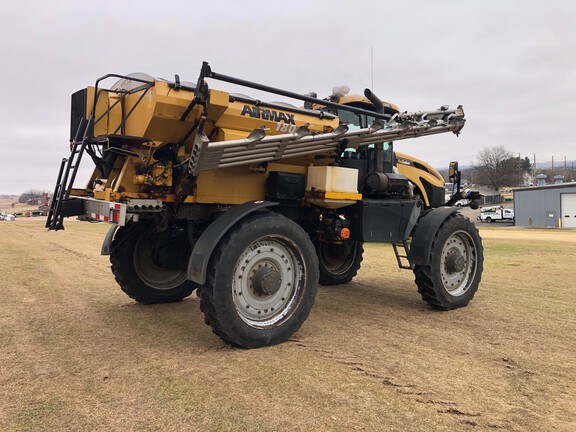 2012 RoGator RG1300 Sprayer/High Clearance