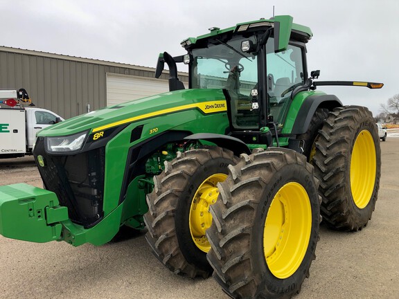 2023 John Deere 8R 370 Tractor